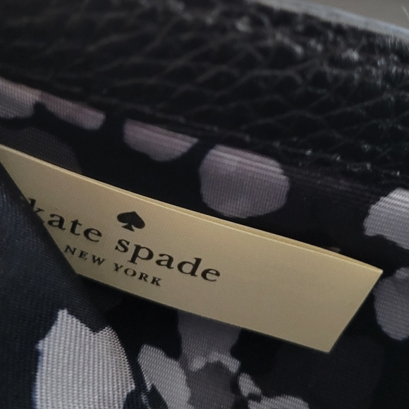 kate spade Black Bifold Wallet like new l-zip - Picture 7 of 10